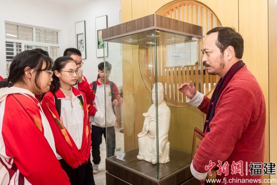 德化一中发力传承德化白瓷非遗技艺。 德化一中发力传承德化白瓷非遗技艺。