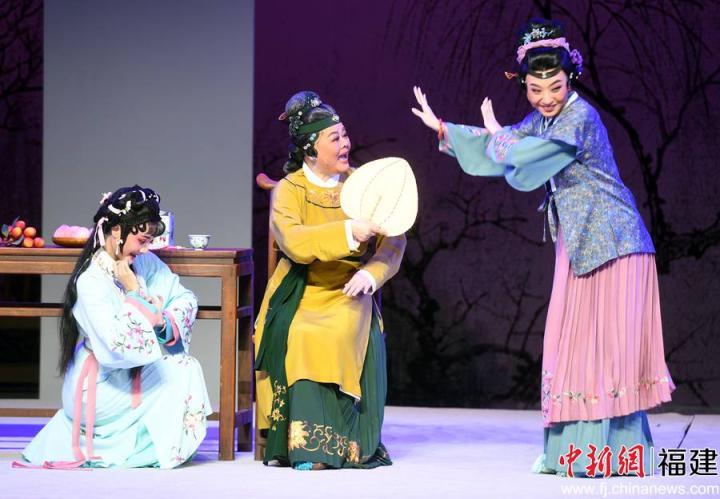 新版传统闽剧《荔枝换绛桃》演出现场。记者刘可耕 摄 新版传统闽剧《荔枝换绛桃》演出现场。记者刘可耕 摄