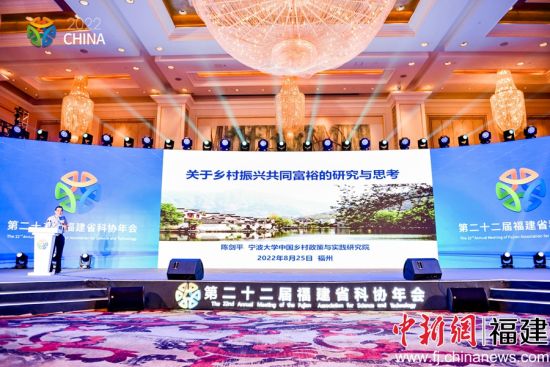 图为主旨报告。 图为主旨报告。