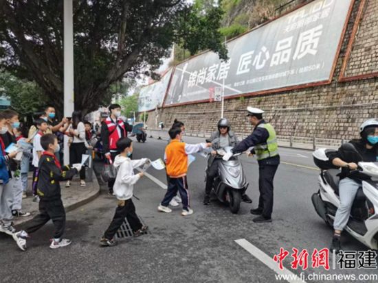 图为交通安全系列研学活动现场。 图为交通安全系列研学活动现场。