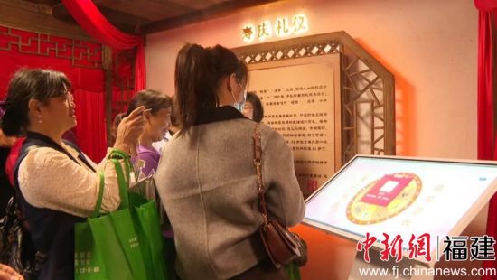 参观现场。杨倩 供图 参观现场。杨倩 供图